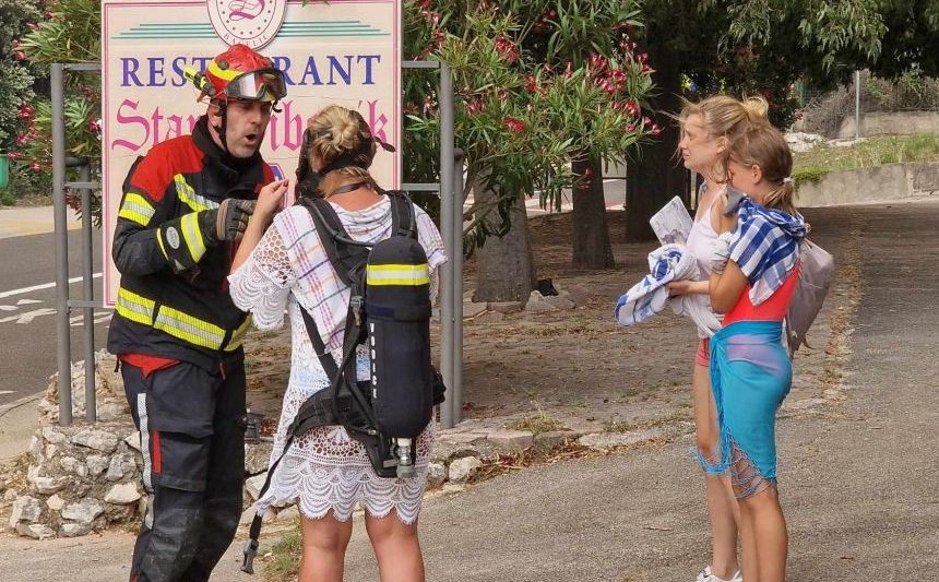 Požar u Dalmaciji 'guta' sve pred sobom. Pomoć potražile i porodice iz Bosne i Hercegovine