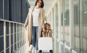 Stručnjakinja otkriva: Pet najboljih savjeta za putovanje avionom s djecom