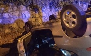 Nesreća kod Banje Luke: Automobil završio na krovu, morali intervenisati vatrogasci