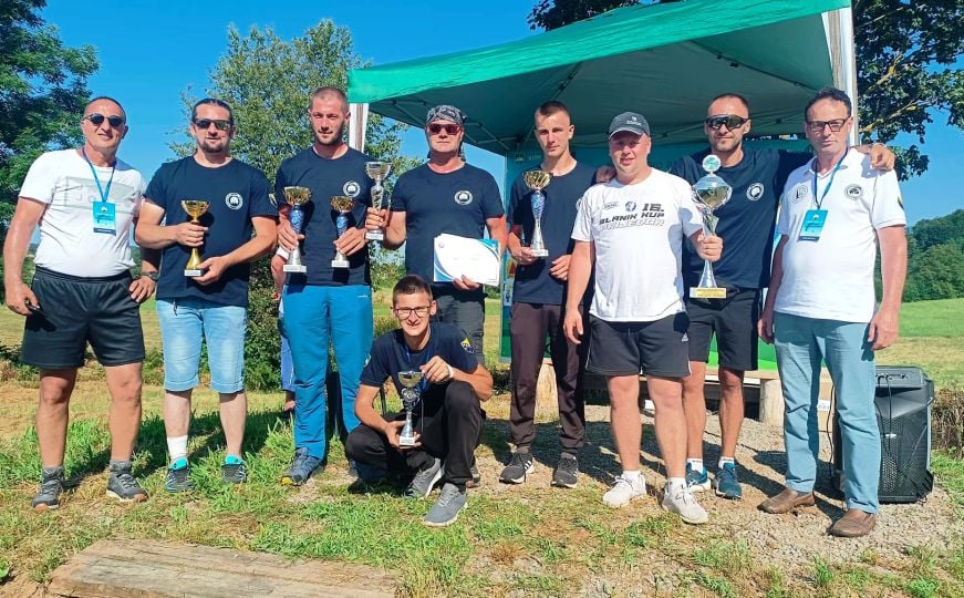 Cazinjani treći put uzastopno prvaci Bosne i Hercegovine u paraglajdingu