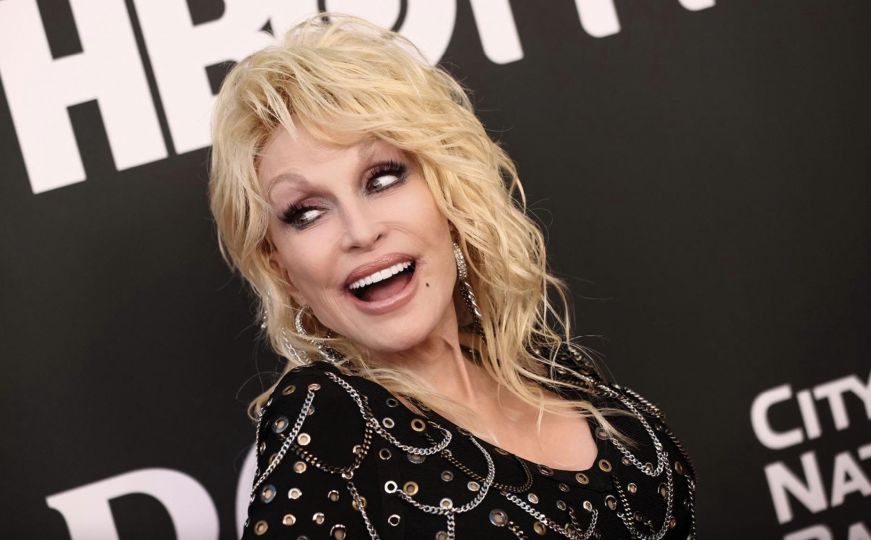 Dolly Parton ne želi u penziju: 'Nadam se da ću jednog dana pasti mrtva na bini usred pjesme'