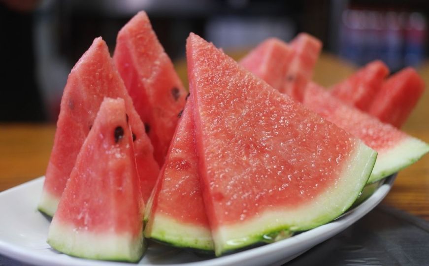 Ljeti je jedemo često, ali znate li koliko je zapravo zdrava? Ovo su dobrobiti lubenice...