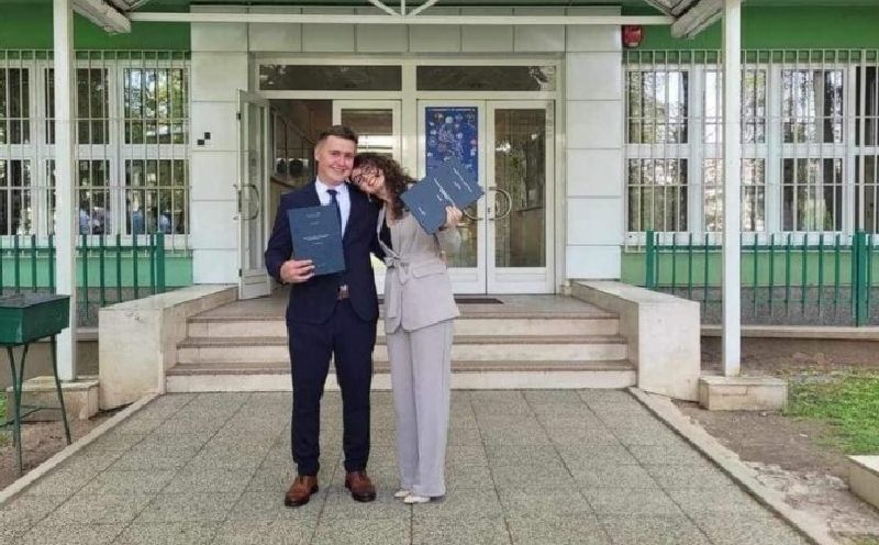 Prelijepa priča iz Travnika: Brat i sestra u razmaku od sat vremena dobili zvanje doktora medicine!