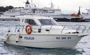 Misteriozni slučaj na Jadranu: Muškarac ispao iz broda, satima je plivao i tražio pomoć