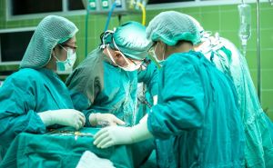 Užas u Hrvatskoj: Hirurg ostavio ženi gazu u stomaku