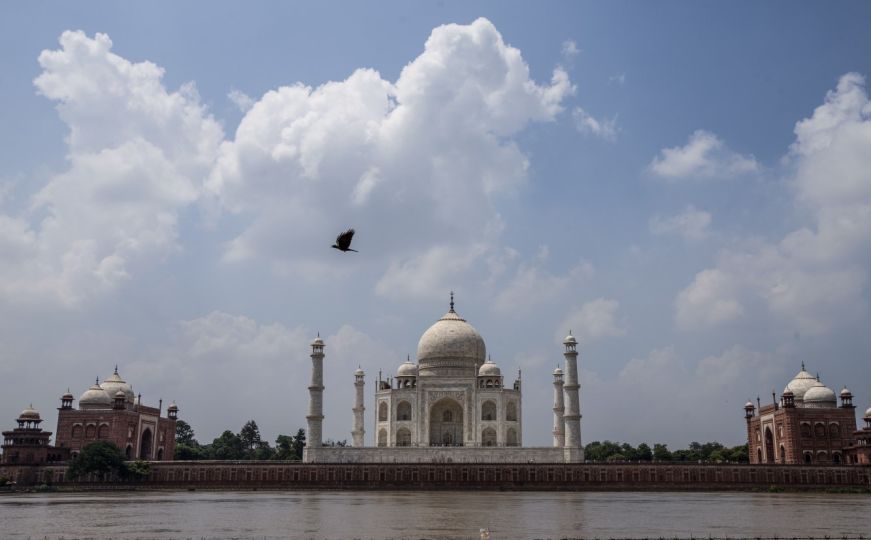 Nestvarne scene u Indiji: Velike poplave, voda stigla i do Taj Mahala