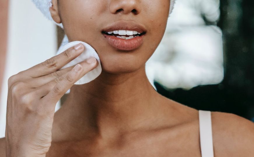 Ljetni beauty problemi: Otkrijte kako spriječiti urasle dlačice, opekotine i pojačano mašćenje kože