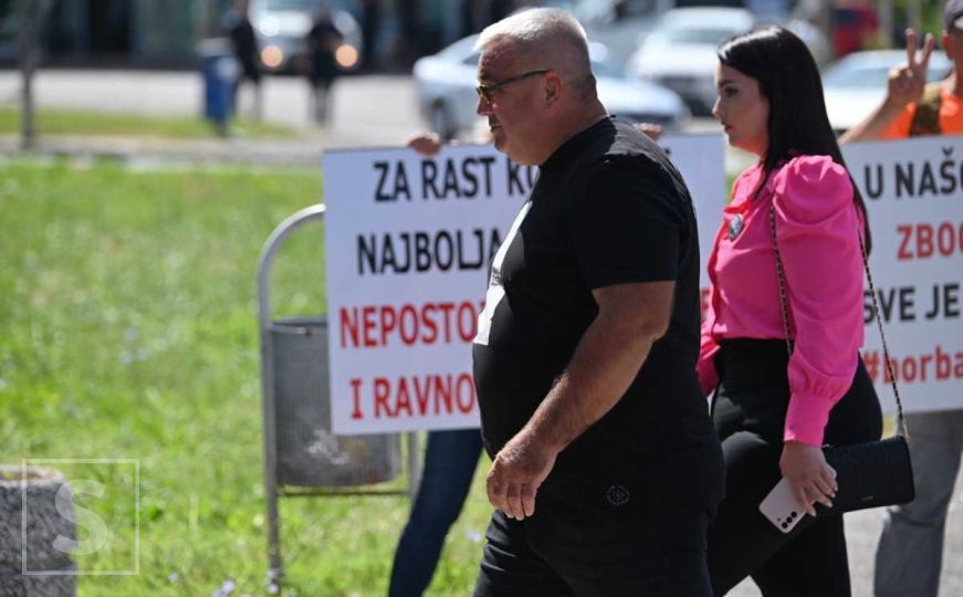 Danas je presuda u slučaju 'Dženan Memić': Pogledajte kako je jutros ispred zgrade Suda BiH