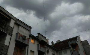 Zastrašujući snimci u Srbiji: Oluja nosi sve pred sobom, dosad neviđeni oblaci na nebu