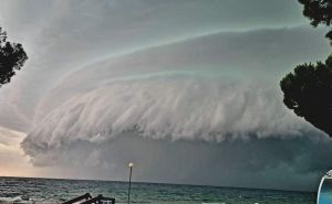 Nevrijeme u Istri: Pogledajte dolazak zlokobnog superćelijskog oblaka u Višnjan