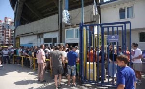 Spektakl zagarantovan: Novi dan prodaje karata, novi redovi pred stadionom Grbavica