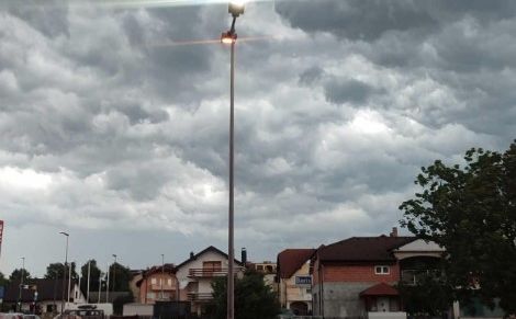 Novo nevrijeme? Upaljen meteoalarm u regionu, Slovenci se spremaju za orkanske vjetrove, bujice...