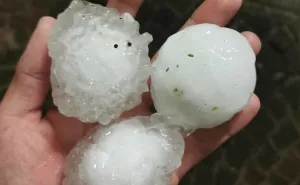 Jezivi prizori nevremena u Sloveniji: Ovakav grad je nezapamćen!