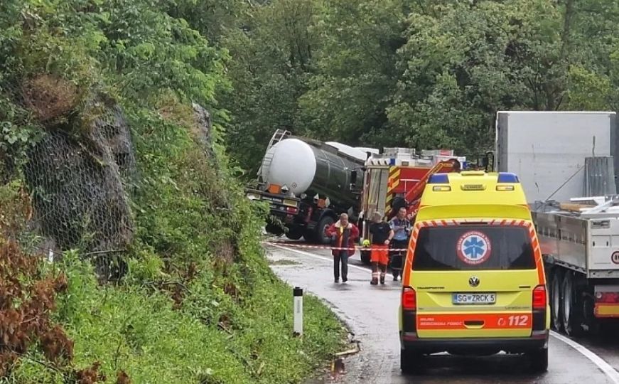 Vozač kamiona iz BiH imao saobraćajnu nesreću blizu Maribora: Prevozio natrijev hidroksid
