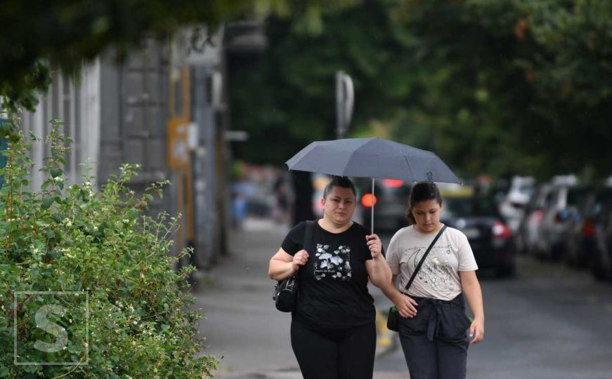 Jutarnja kiša rashladila Sarajlije i Sarajke: U šetnju krenite sa kišobranima