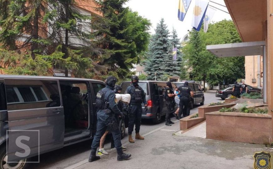 Policijska akcija na više lokacija u Sarajevu, pretresi zbog proizvodnje i prodaje droge