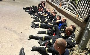 Pogledajte fotografije iscrpljenih vatrogasaca koji gase požar na otoku Čiovo