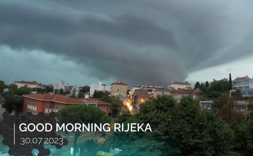 Oluja u Hrvatskoj: Vjetar obara stabla u Rijeci, gromovi u Zagrebu, na snazi narandžasti meteoalarm