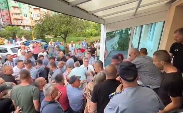Borba za vlast u Banovićima, izbila tučnjava ispred zgrade Općine