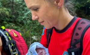 Preokret: Žena koja se porodila u nacionalnom parku znala da je trudna, evo zašto je to sakrila