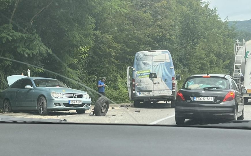 Saobraćajna nesreća u blizini Banja Luke: Učestvovala tri vozila i kombi