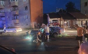 Saobraćajna nesreća u Tuzli: Audijem oborio stub ulične rasvjete