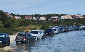 "Jesu platili vez": Parkirali tik uz more, a onda je stigla plima