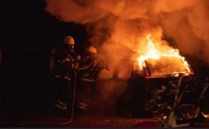 U poznatom ljetovalištu na Jadranu zapaljena dva automobila, policija traga za počiniteljem