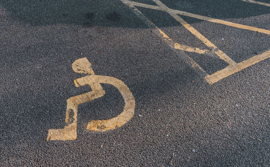 MUP KS: Nastavljaju se pojačane kontrole parkiranja na mjestima označenim za osobe s invaliditetom