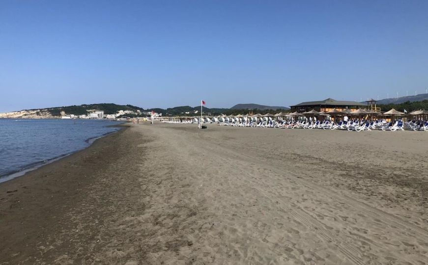 Tragedija u Crnoj Gori: Utopio se muškarac na popularnoj plaži