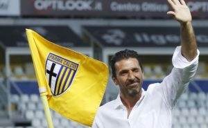 Odlazak još jedne legende: Buffon odbio arapske milione dolara i oprostio se od nogometa