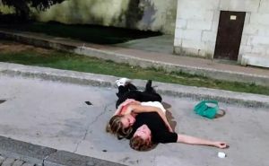 Ljeto, more, ljubav i - alkohol: Zaspali zagrljeni na ulici u centru Splita...