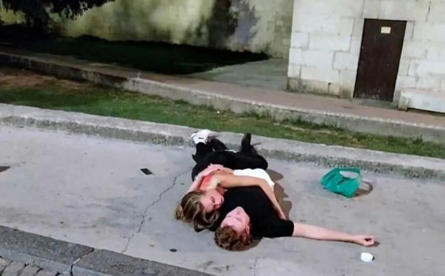 Ljeto, more, ljubav i - alkohol: Zaspali zagrljeni na ulici u centru Splita...