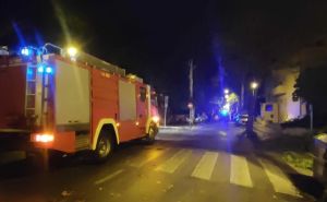 Nastavlja se haos u Hrvatskoj: Vjetar rušio stabla, vatrogasci izvlačili vozilo iz vode