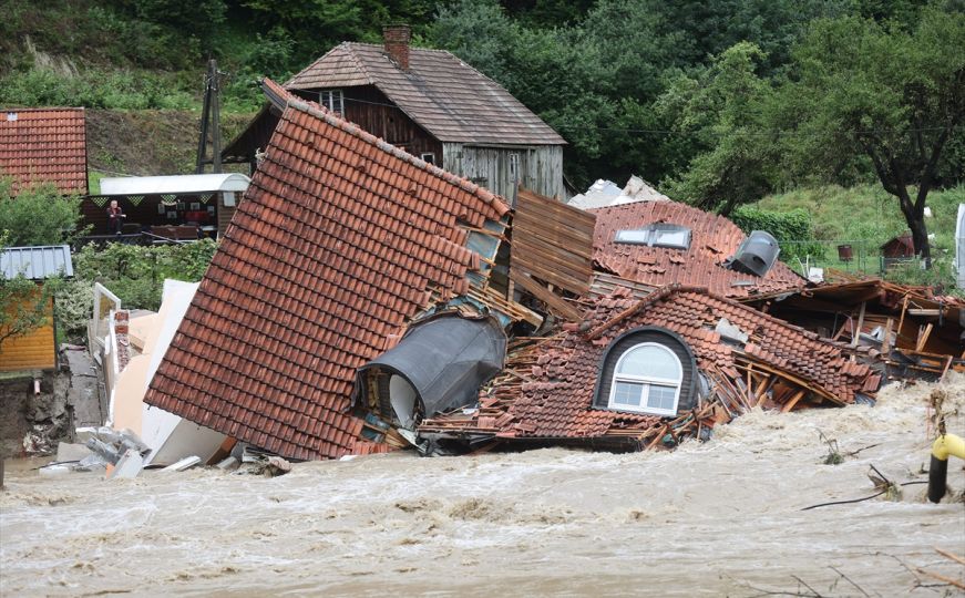 Nove informacije iz Slovenije: Mnoga mjesta još uvijek odsječena od svijeta, vrše se evakuacije