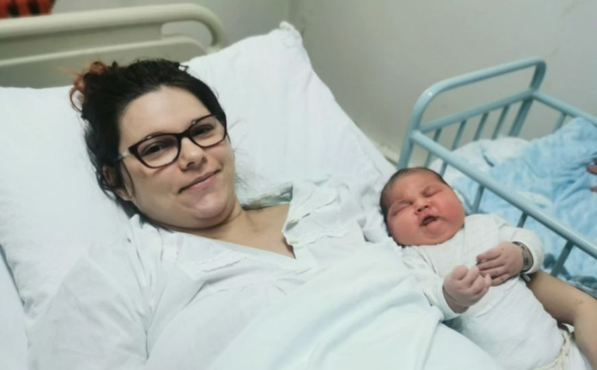 Majka heroj: Suzana rodila sina teškog skoro 6,5 kilograma