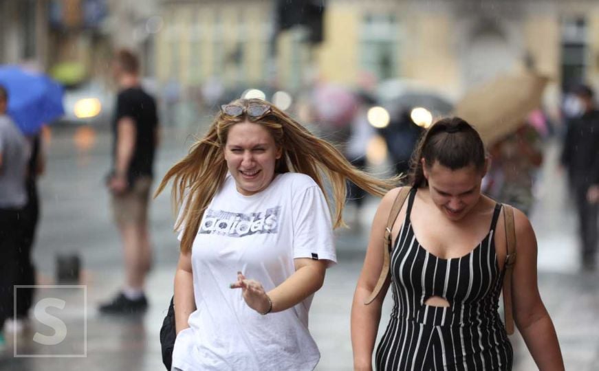 'Otvorilo' se nebo nad Sarajevom: Pada jaka kiša praćena grmljavinom