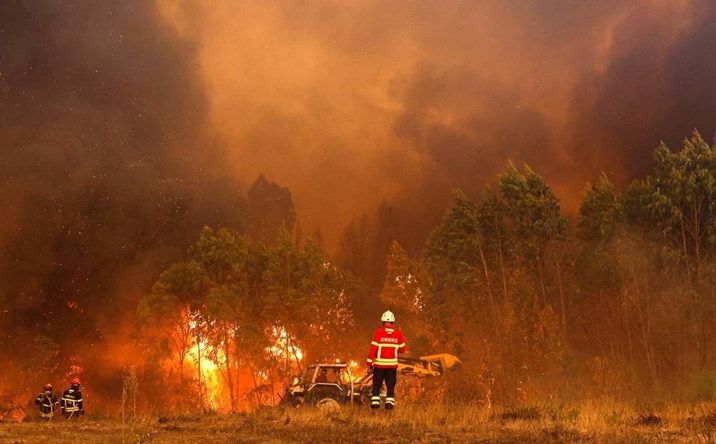 Veliki šumski požar bjesni u Portugalu: Sa vatrenom stihijom se bori više od 800 vatrogasaca