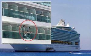 Protiv pravila: Fotografija dvoje djece koja sjede na ogradi broda šokirala svijet