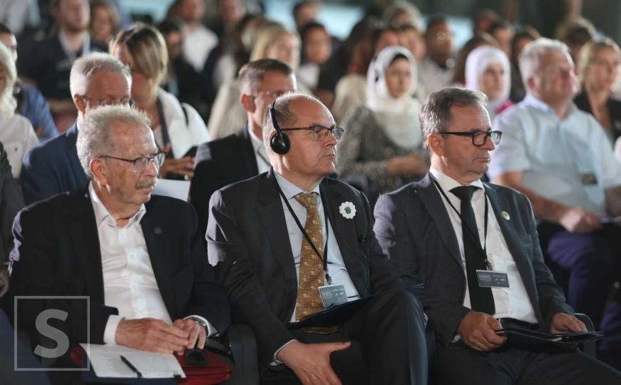 Schmidt podržao Memorijalni centar Srebrenica: "Istražiti prijetnje i procesuirati odgovorne"