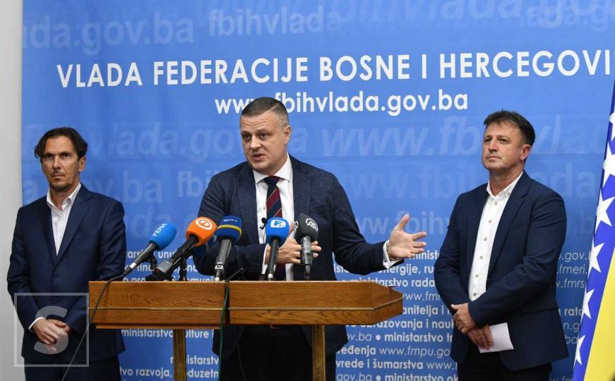 Vojin Mijatović potpisao poticajne ugovore za privredne subjekte i lokalne zajednice
