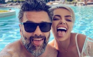 Ella pokazala vruće fotke, Charlesove objave su dijametralno suprotne