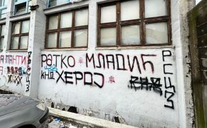 Skandalozno: Osvanuli novi grafiti veličanja ratnog zločinca Ratka Mladića u BiH