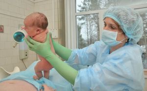 Izbacivanje posteljice nakon poroda: Babice u videu pokazale kako izgleda treća faza poroda