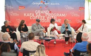 Druženje na Festivalskom trgu: Ekipa filma "Poljubite budućnost" u programu "Kafa sa..."