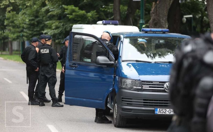 Hapšenje u Vogošći: Mladić priveden zbog oštećenja tuđe stvari i ugrožavanja sigurnosti