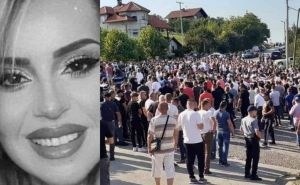 Stotine ljudi na ispraćaju Nizame Hećimović: Spuštali glave, brisali suze s lica