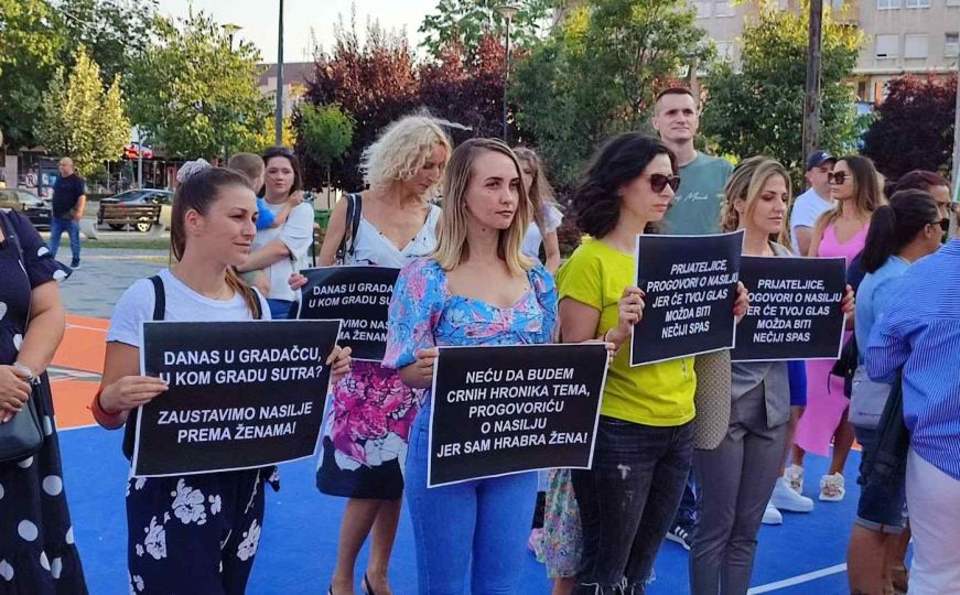 Mirni protesti na Gradskom trgu u Bijeljini za Nizamu Hećimović