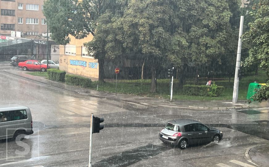 Prolom oblaka u Sarajevu: Popodnevna kiša iznenadila građane