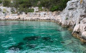 Hrvatska: Pokušala skočiti u more s visine od 15 metara, teško se povrijedila